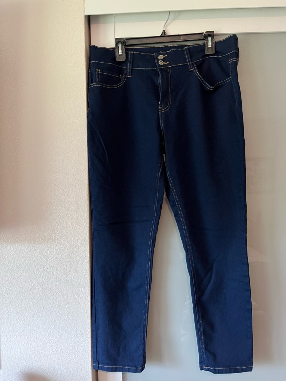 Slim Fit Women’s Skinny Jeans in Dark Blue